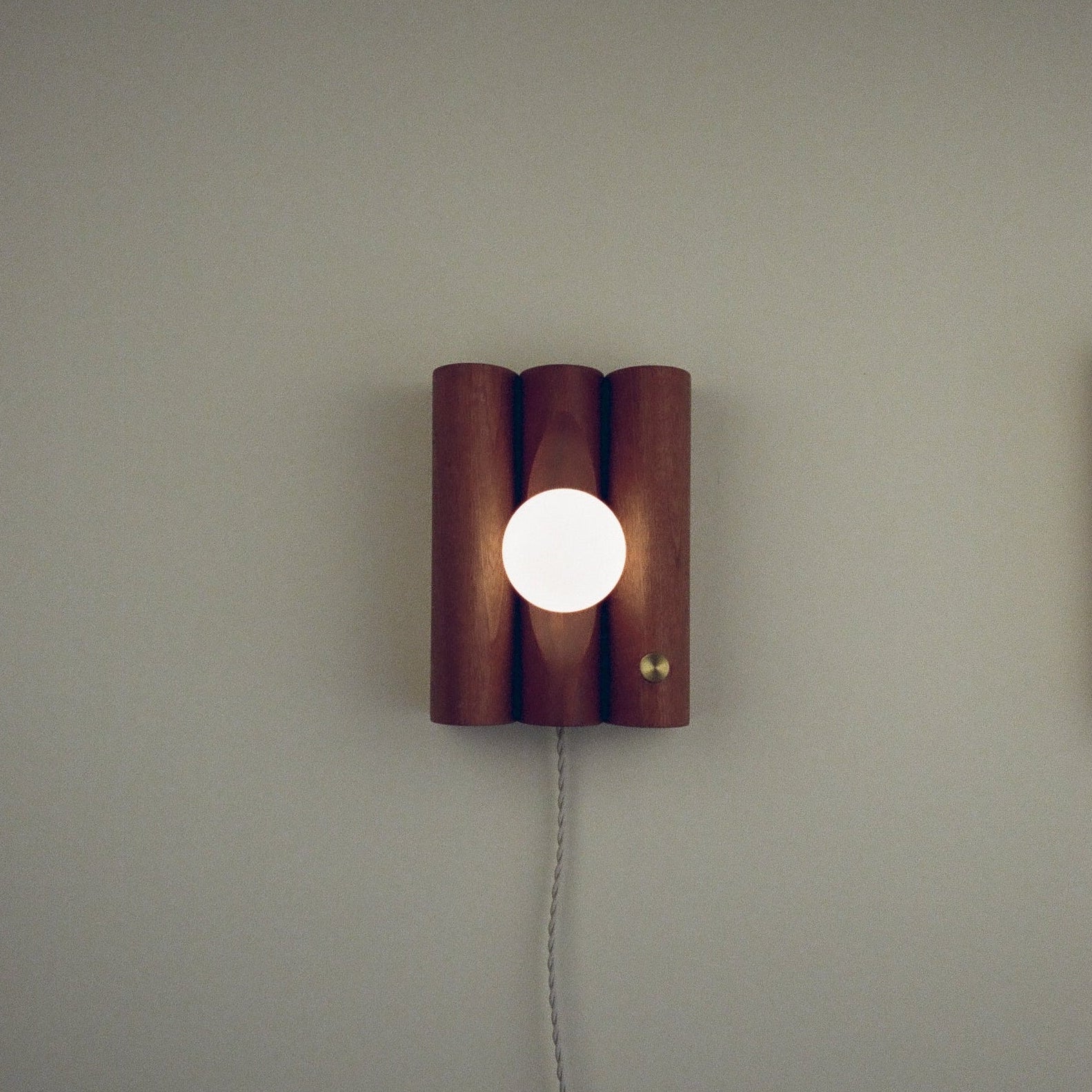 Nuru Sconce