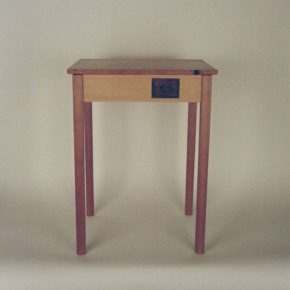 Side table for a spoon